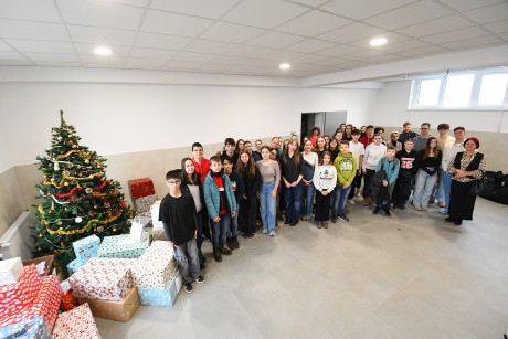 Idén is gyűjtöttek adományokat a rászorulóknak a kodolányisok